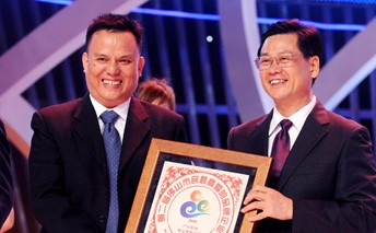 鳳鋁鋁業(yè)被評(píng)為“市民最喜愛(ài)的品牌企業(yè)”、“廣佛同城至愛(ài)佛山品牌”